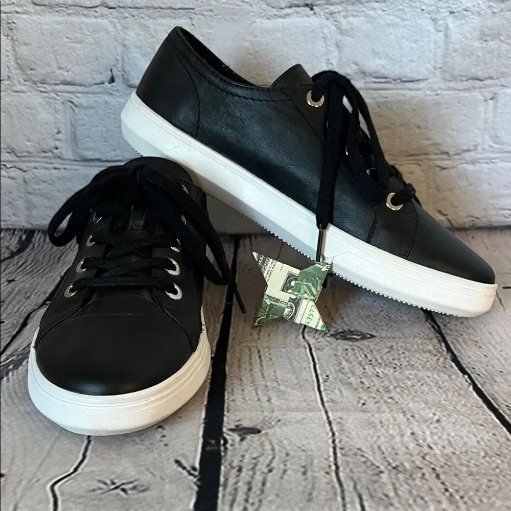 * Patina Portland Leather Sneakers in black with a white sole